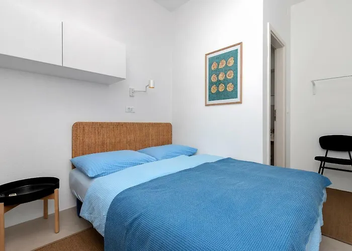 & Rica Μακάρσκα