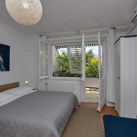 & Rica بيت ضيافة ماكارسكا